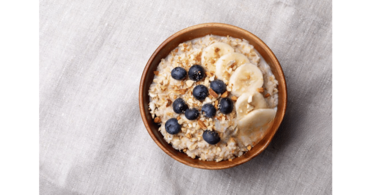 Oatmeal with bananas, blueberries, and almonds