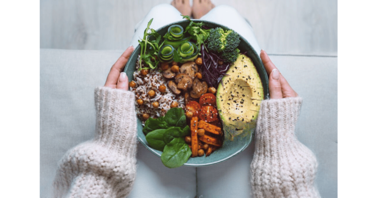 woman's hands holding plant-based food: Daria Kulkova